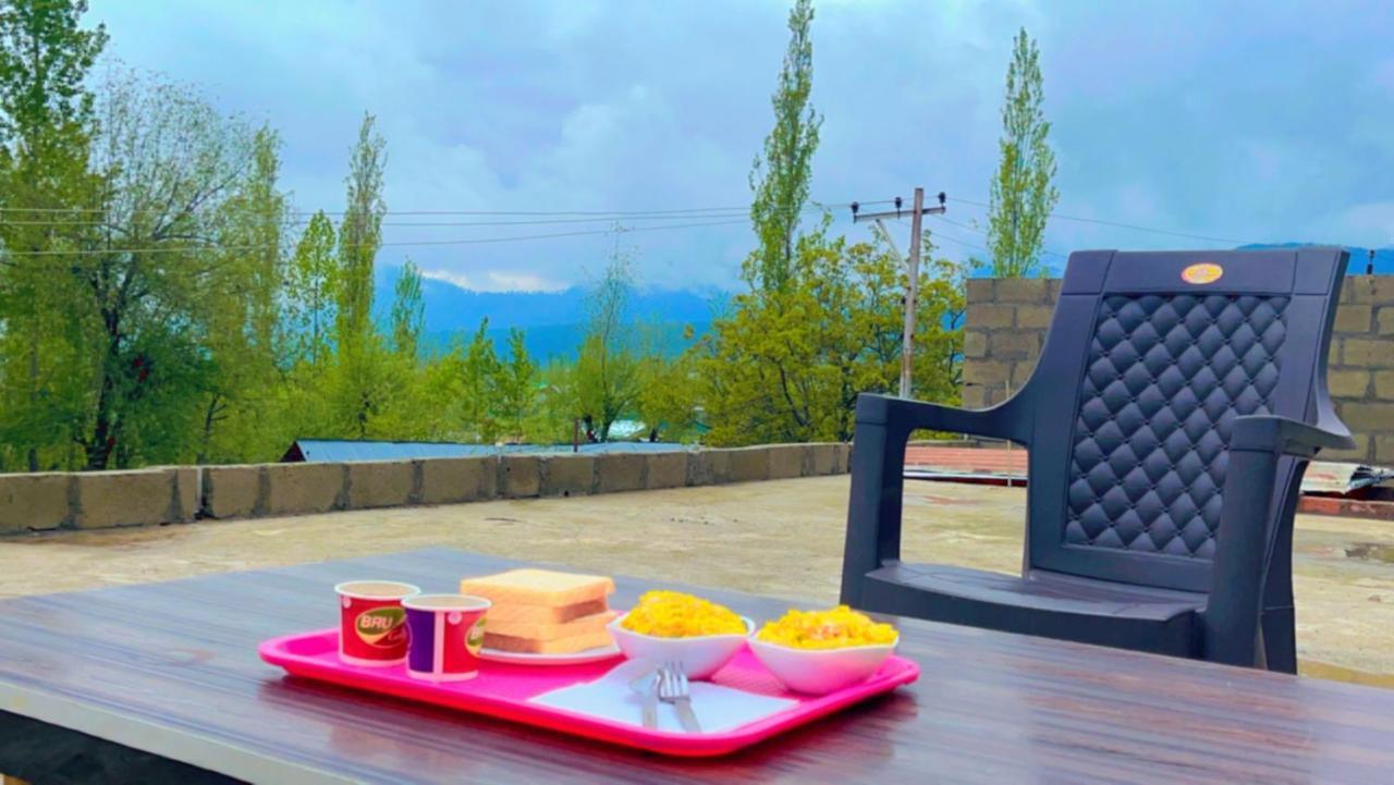 Everest Guest House Gulmarg Exterior foto
